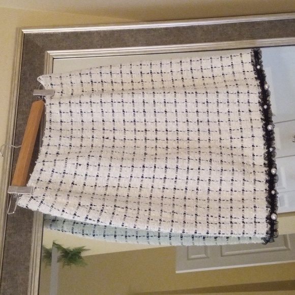 Escada Dresses & Skirts - Escada cream + black tweed lined beaded faux pearl hem detailing mini skirt EUC